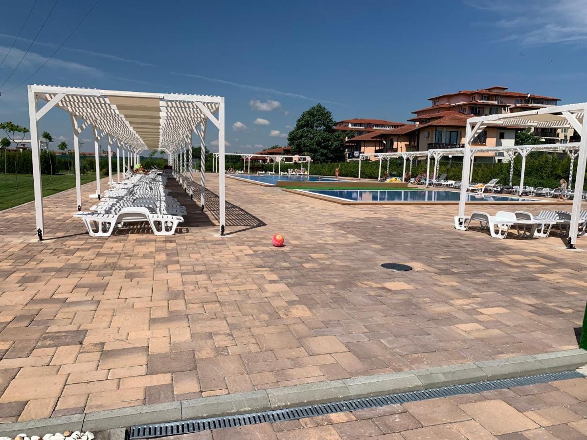 Apartcomplex Chateau Acheloj Exteriér fotografie